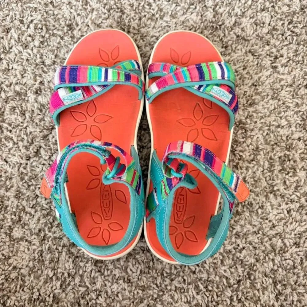 Size 3 / Girls KEEN Sandals